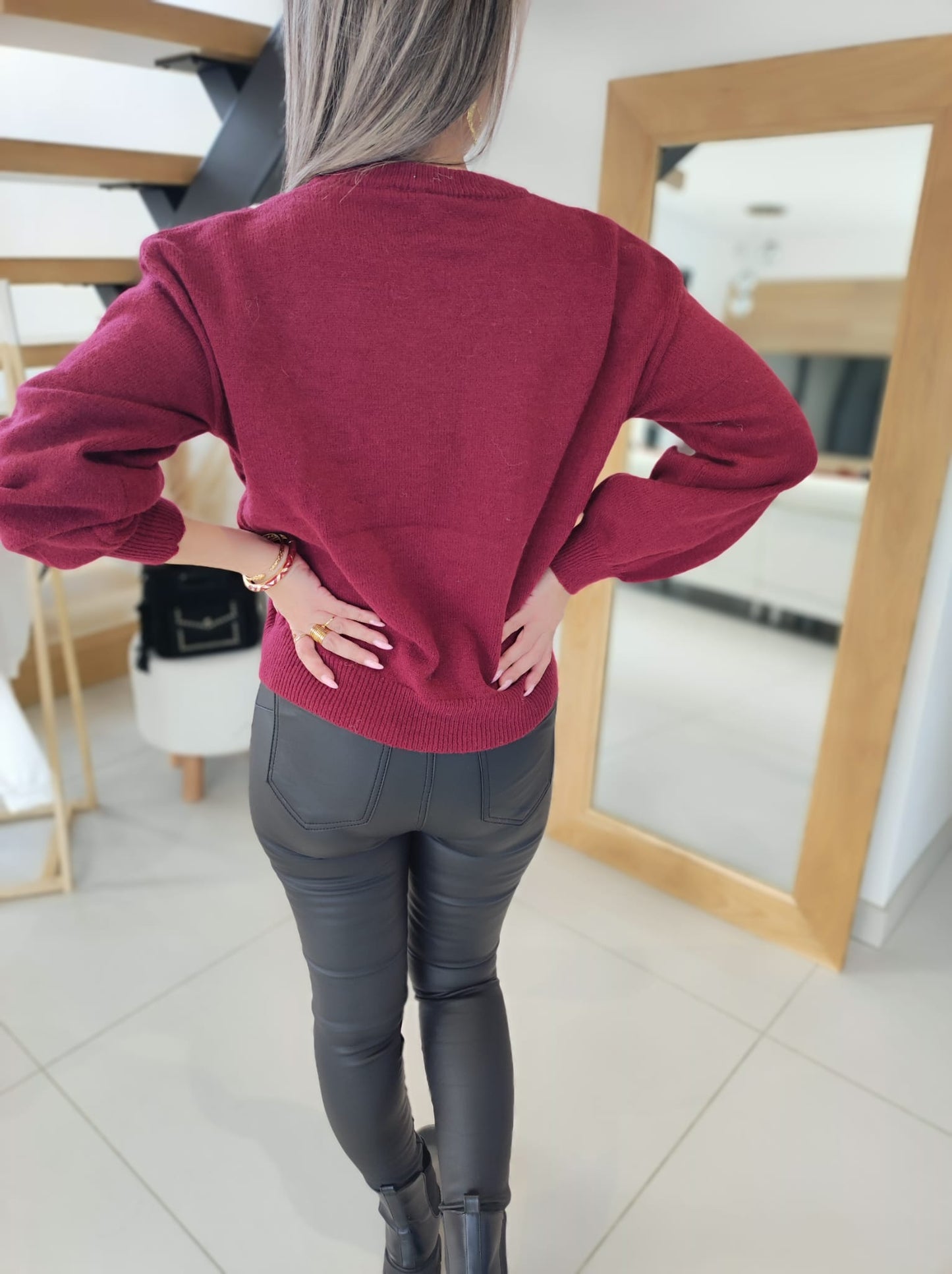 Pull bordeaux feuilles brodées