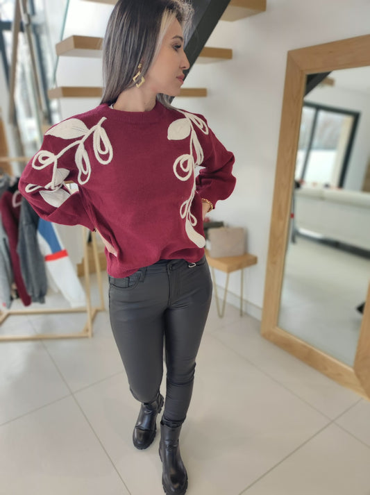 Pull bordeaux feuilles brodées